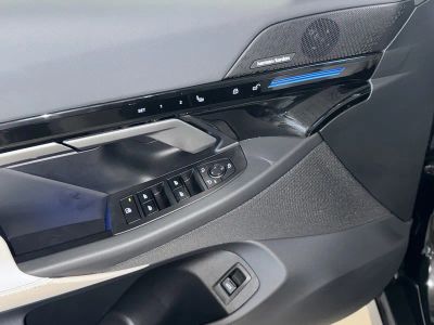 2025 BMW 5 Series — photo 21 view