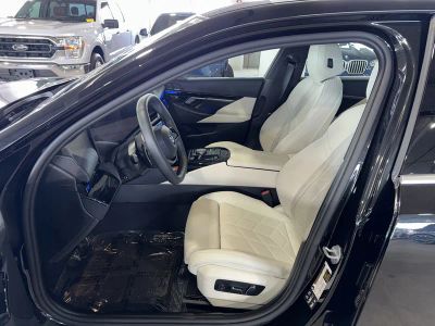 2025 BMW 5 Series — photo 14 view