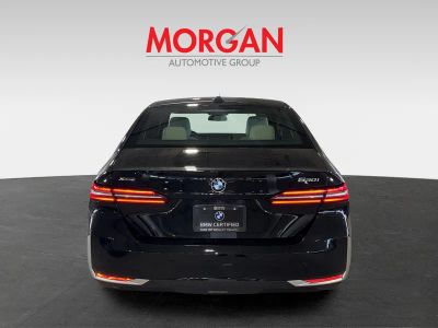 2025 BMW 5 Series — photo 7 view