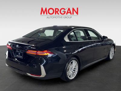 2025 BMW 5 Series — photo 8 view
