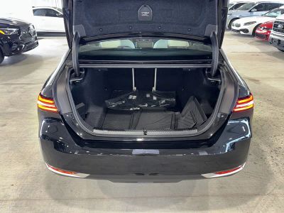 2025 BMW 5 Series — photo 15 view