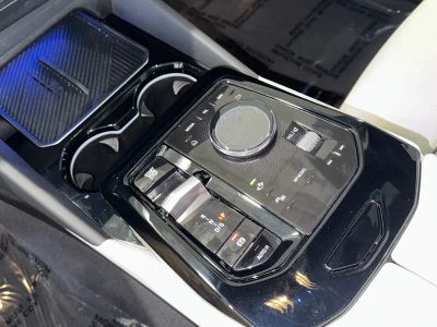 2025 BMW 5 Series — photo 31 view