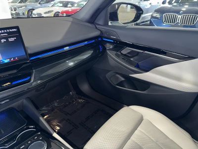 2025 BMW 5 Series — photo 30 view