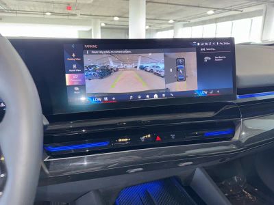 2025 BMW 5 Series — photo 28 view
