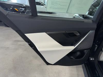 2025 BMW 5 Series — photo 18 view