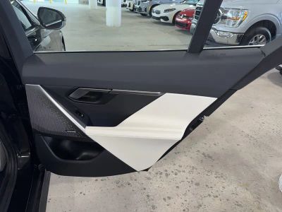 2025 BMW 5 Series — photo 11 view