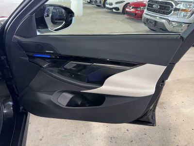 2025 BMW 5 Series — photo 10 view