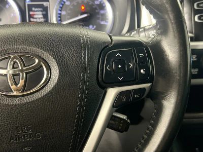 2019 Toyota Highlander — photo 17 view
