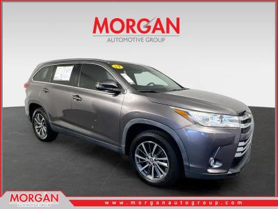 2019 Toyota Highlander XLE in Predawn Gray Mica — front three-quarter view