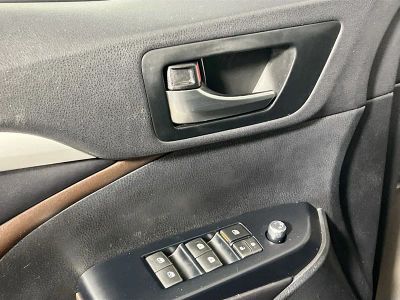 2019 Toyota Highlander — photo 14 view