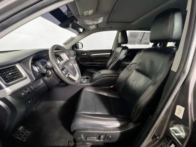 2019 Toyota Highlander — photo 12 view