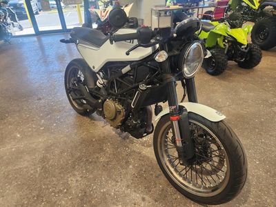 2022 Husqvarna Svartpilen 401 - Photo 2