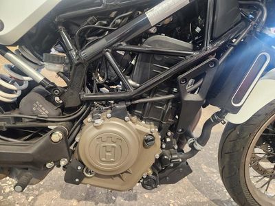 2022 Husqvarna Svartpilen 401 - Photo 11