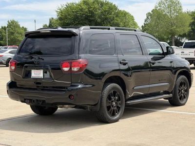 2021 Toyota Sequoia - Photo 4