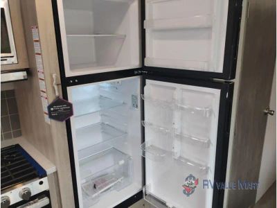 2026 Coachmen RV Catalina Legacy Edition — photo 22 view