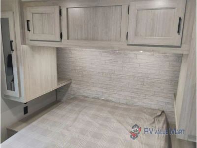 2026 Coachmen RV Catalina Legacy Edition — photo 25 view