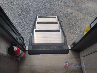 2026 Coachmen RV Catalina Legacy Edition — photo 17 view
