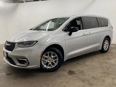 2024 Chrysler Pacifica Touring L in Sil/Silver — front three-quarter view