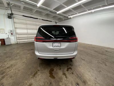 2024 Chrysler Pacifica — detail view