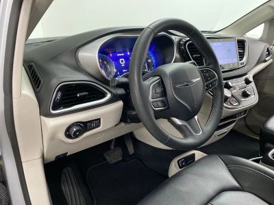 2024 Chrysler Pacifica — side profile view