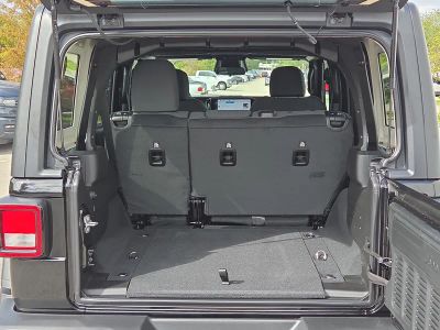 2026 Jeep Wrangler — photo 13 view