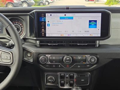 2026 Jeep Wrangler — photo 20 view