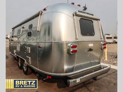 2020 Airstream Flying Cloud — interior view