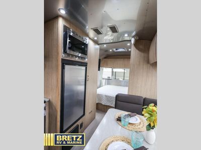 2020 Airstream Flying Cloud — photo 12 view