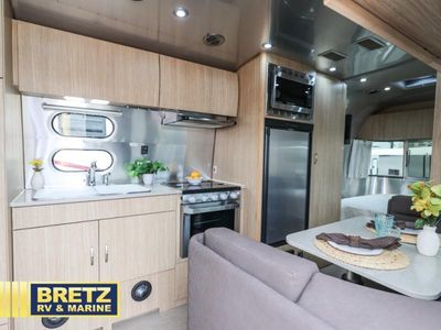 2020 Airstream Flying Cloud — photo 7 view