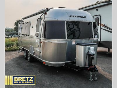 2020 Airstream Flying Cloud — front three-quarter view