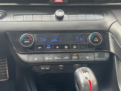 2023 Hyundai Elantra - Photo 12
