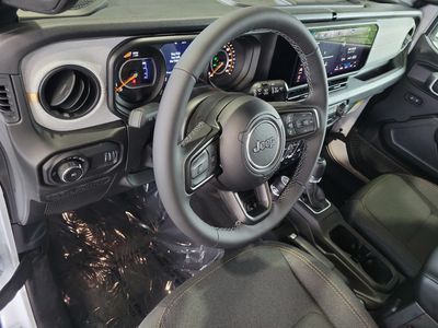 2026 Jeep Wrangler - Photo 16
