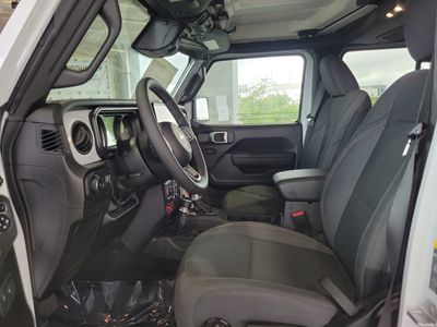 2026 Jeep Wrangler - Photo 17