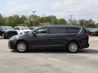 2024 Chrysler Pacifica - Photo 2