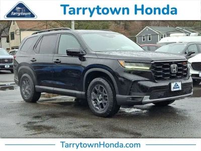 2025 Honda Pilot TrailSport in Crystal Black Pearl — front three-quarter view