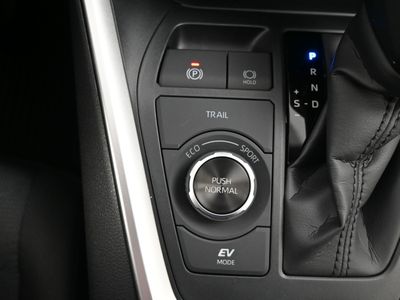 2025 Toyota RAV4 Hybrid XLE SUV - Photo 11