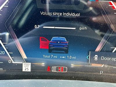 2026 BMW X6 — photo 9 view