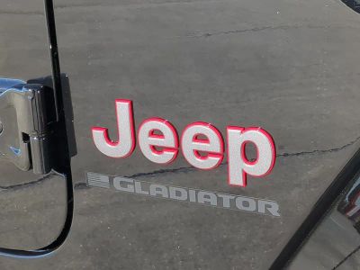 2026 Jeep Gladiator — photo 13 view