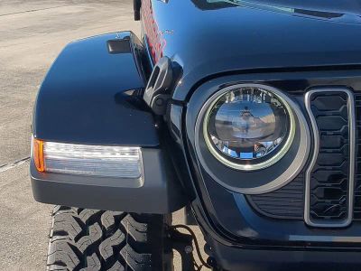 2026 Jeep Gladiator — photo 10 view
