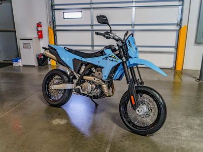 2025 Suzuki DR-Z4SM - Photo 2