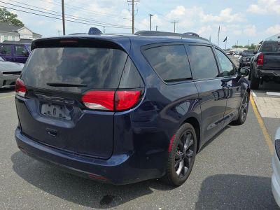 2019 Chrysler Pacifica — detail view