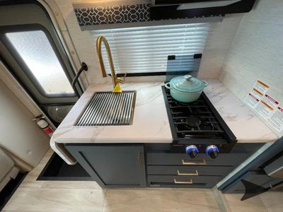 2026 Thor Motor Coach Quantum - Photo 9