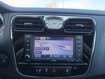 2012 Chrysler 200 - Photo 11