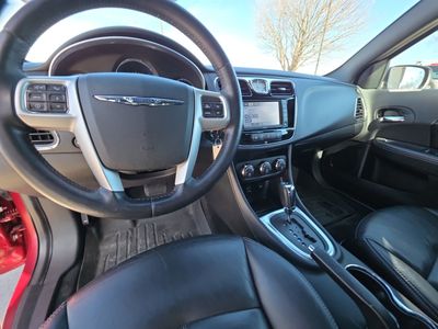 2012 Chrysler 200 - Photo 12