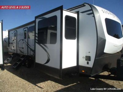 2020 Rockwood Signature — front three-quarter view