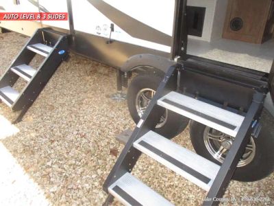 2020 Rockwood Signature — engine compartment view