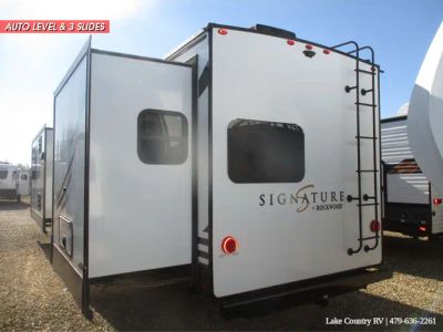 2020 Rockwood Signature — side profile view