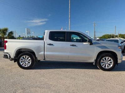 2022 Chevrolet Silverado 1500 — engine compartment view