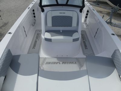 2026 Twin Vee 240 GFX2 - Photo 15