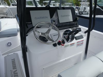 2026 Twin Vee 240 GFX2 - Photo 10